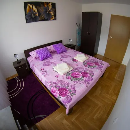 Emilija 2 *